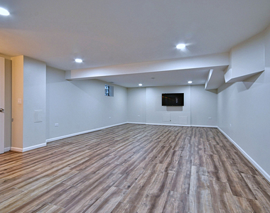 4915 Jerome Avenue - Photo Thumbnail 23
