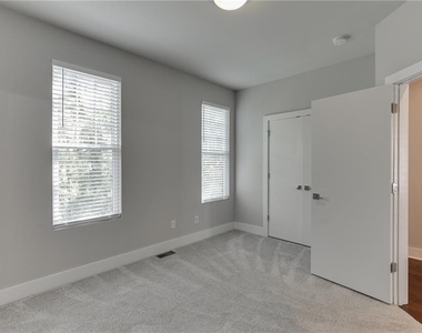 721 Taylor Court - Photo Thumbnail 19