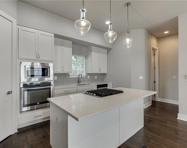 721 Taylor Court - Photo Thumbnail 5