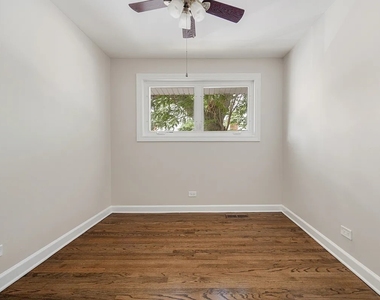 1715 W Thome Avenue - Photo Thumbnail 11