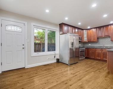 1715 W Thome Avenue - Photo Thumbnail 5
