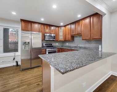 1715 W Thome Avenue - Photo Thumbnail 2
