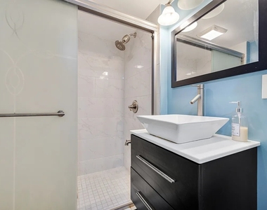 1715 W Thome Avenue - Photo Thumbnail 14