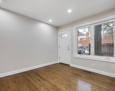 1715 W Thome Avenue - Photo Thumbnail 10