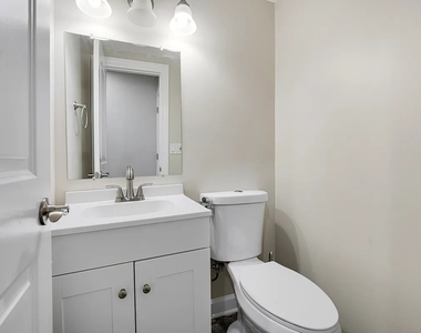 1715 W Thome Avenue - Photo Thumbnail 16