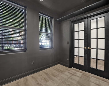2503 S Calumet Avenue - Photo Thumbnail 3