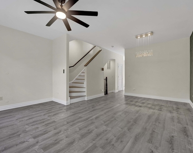 2503 S Calumet Avenue - Photo Thumbnail 8