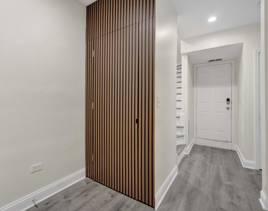 2503 S Calumet Avenue - Photo Thumbnail 1