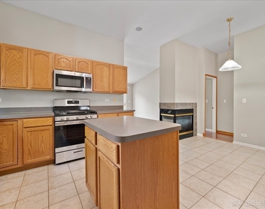 2402 Wilton Lane - Photo Thumbnail 7