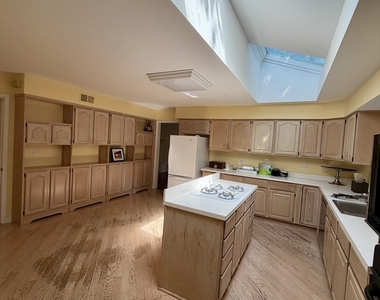 1415 Burr Oak Drive - Photo Thumbnail 6