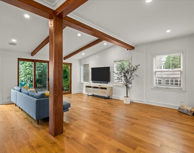 618 Melrose Avenue - Photo Thumbnail 4