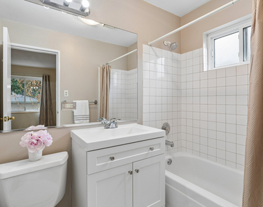140 Green Bay Road - Photo Thumbnail 6