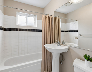 140 Green Bay Road - Photo Thumbnail 8