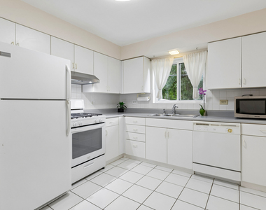 140 Green Bay Road - Photo Thumbnail 9