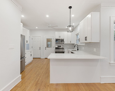 217 Highwood Avenue - Photo Thumbnail 4