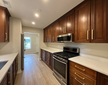 200 Glen Street - Photo Thumbnail 6