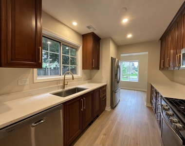 200 Glen Street - Photo Thumbnail 7