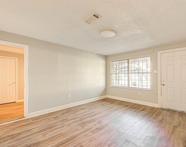 5102 Lyndhurst Drive - Photo Thumbnail 3