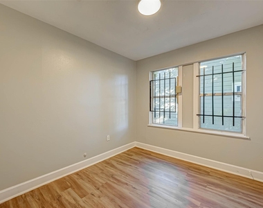 5102 Lyndhurst Drive - Photo Thumbnail 9