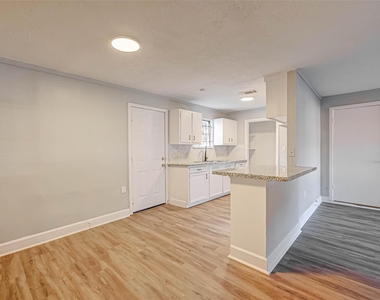 5102 Lyndhurst Drive - Photo Thumbnail 4