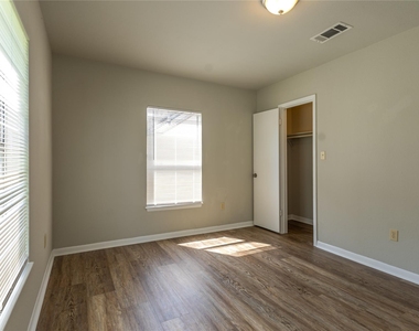 3140 Boyd Avenue - Photo Thumbnail 17