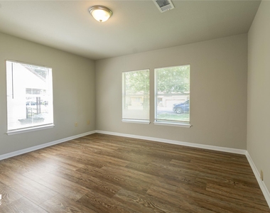 3140 Boyd Avenue - Photo Thumbnail 2