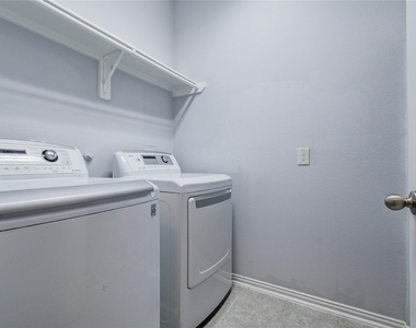 318 Bolton Drive - Photo Thumbnail 7