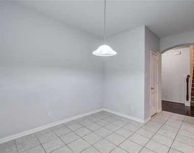 318 Bolton Drive - Photo Thumbnail 15