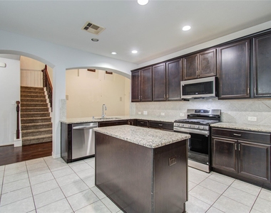 318 Bolton Drive - Photo Thumbnail 9