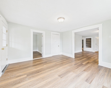 321 Roxbury - Photo Thumbnail 4