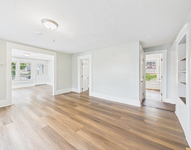 321 Roxbury - Photo Thumbnail 10
