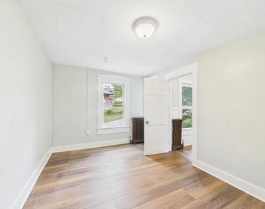 321 Roxbury - Photo Thumbnail 12