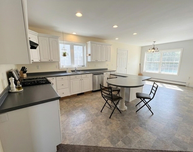 17 Burke - Photo Thumbnail 3