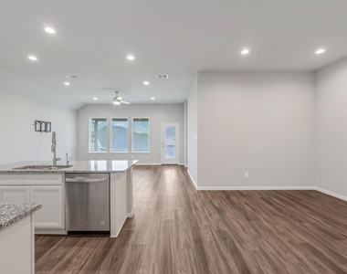 475 Westlake Landing - Photo Thumbnail 8