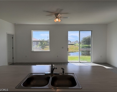 916 Nw 3rd Avenue - Photo Thumbnail 4