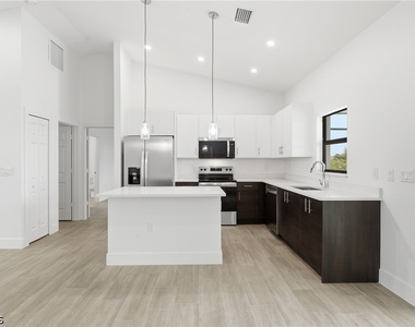 1431 Nw 17th Avenue - Photo Thumbnail 7