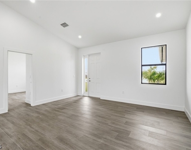 1431 Nw 17th Avenue - Photo Thumbnail 3