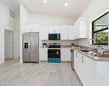 2210 Nw 9th Avenue - Photo Thumbnail 13