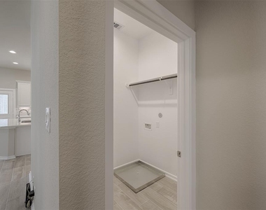 115 Handley Drive - Photo Thumbnail 15