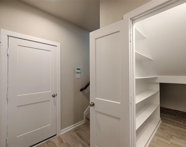 115 Handley Drive - Photo Thumbnail 23