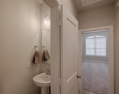 115 Handley Drive - Photo Thumbnail 11