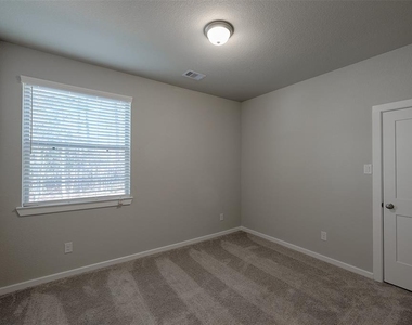 115 Handley Drive - Photo Thumbnail 17
