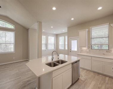 115 Handley Drive - Photo Thumbnail 6