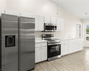 1810 Sw 22nd Terrace - Photo Thumbnail 2