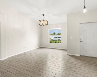 1810 Sw 22nd Terrace - Photo Thumbnail 4