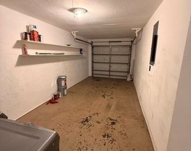 933 Se 24th Avenue - Photo Thumbnail 1