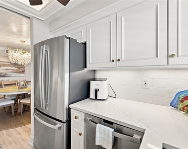25710 Hickory Boulevard - Photo Thumbnail 14