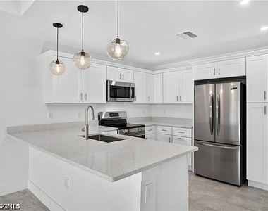 4688 Golfview Boulevard - Photo Thumbnail 2