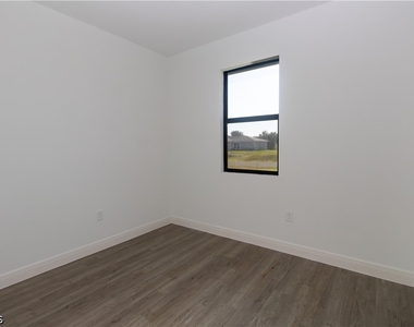 1083 Calico Street - Photo Thumbnail 8