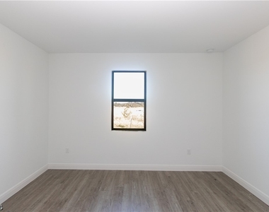 1083 Calico Street - Photo Thumbnail 13